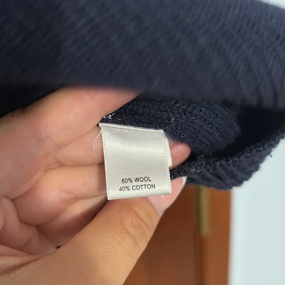 Banana Republic | Men's Navy V-Neck Sweater - Picture 5 of 5